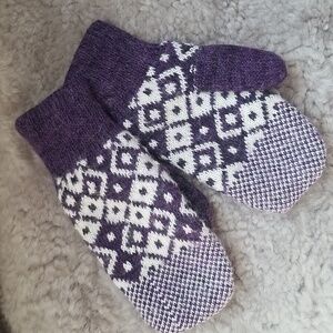 ❄NWOT❄ Purple/white mittens